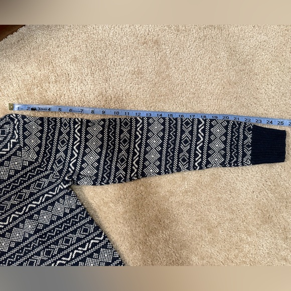 EUC Men’s Patterned Old Navy Sweater S - Picture 4 of 7